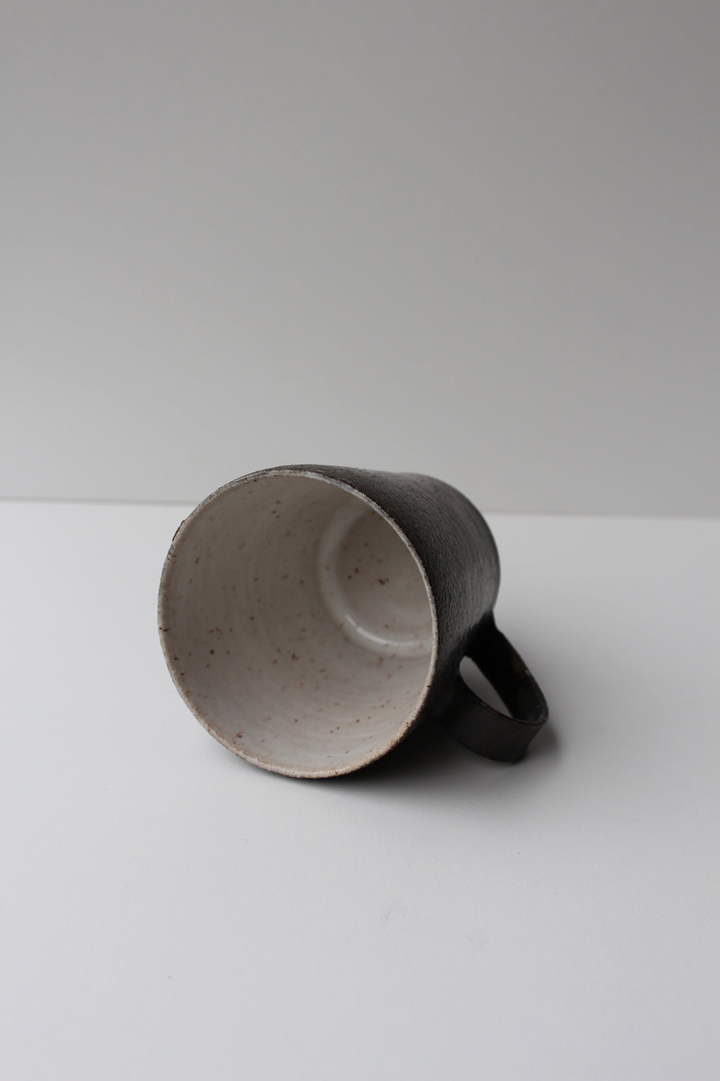 Tapered Mug | Matte Black/ White