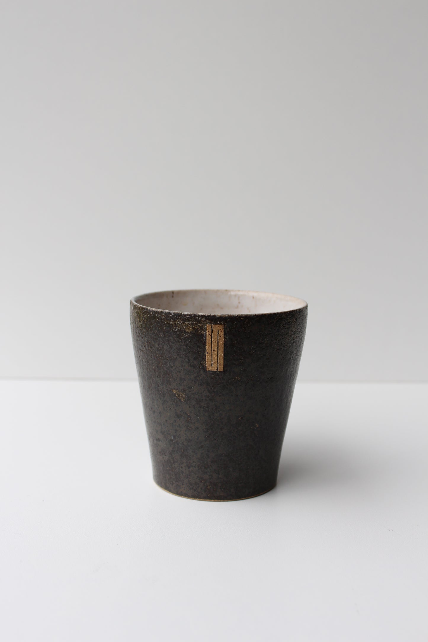 Tapered Mug | Matte Black/ White