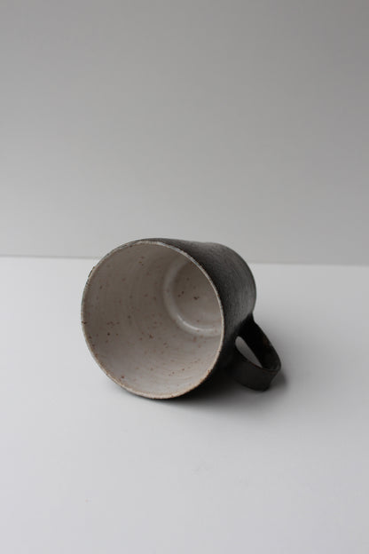 Tapered Mug | Matte Black/ White