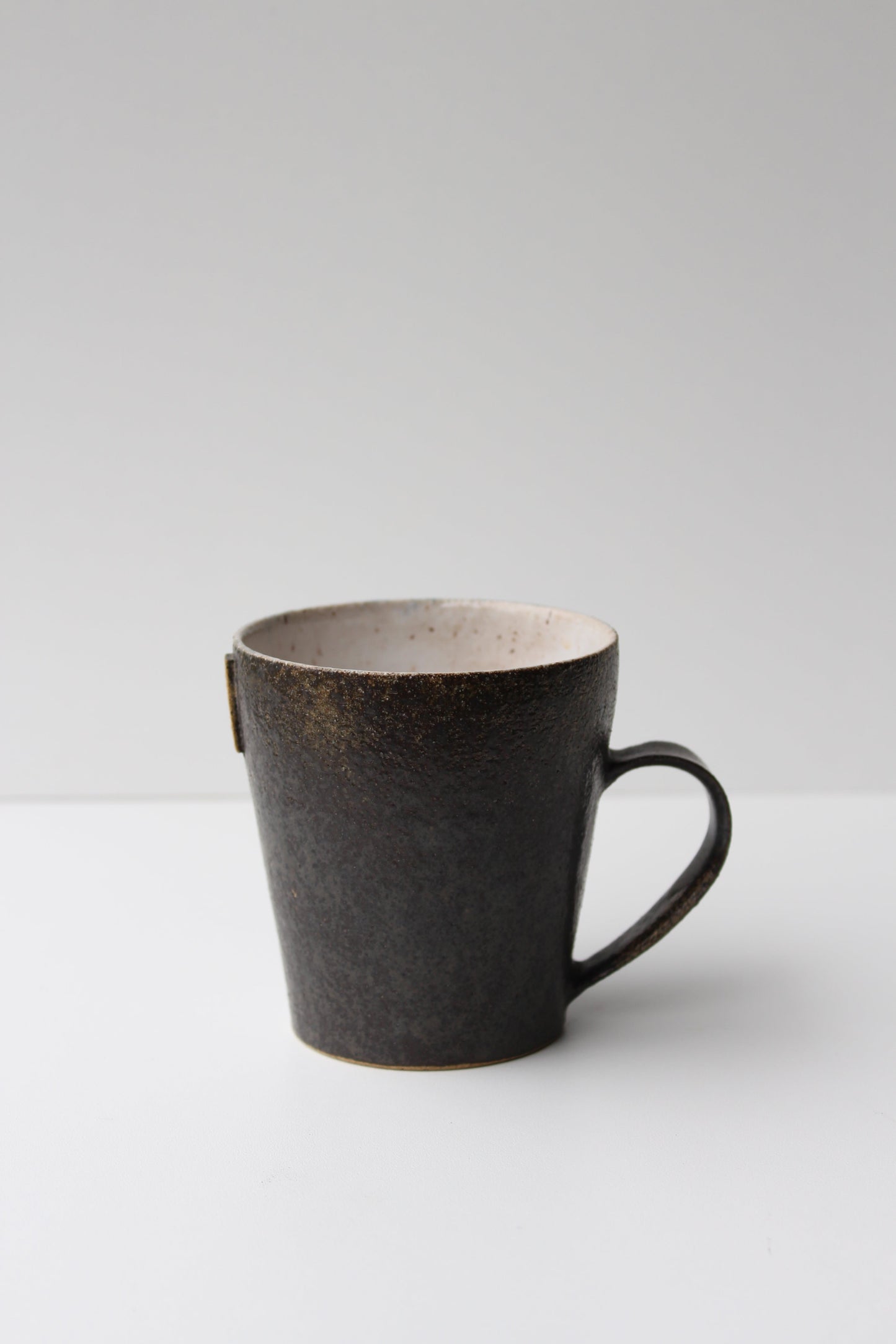 Tapered Mug | Matte Black/ White