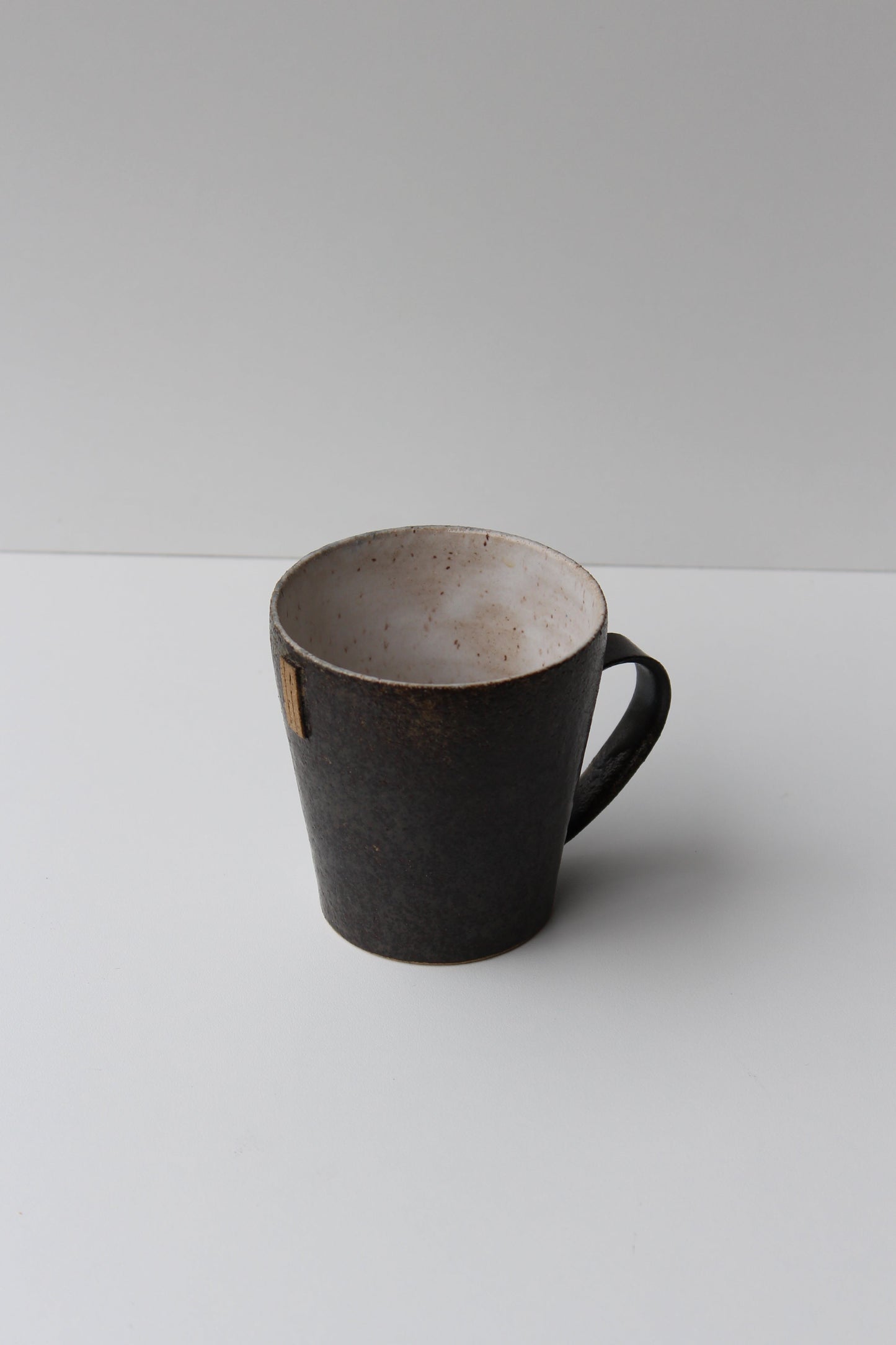 Tapered Mug | Matte Black/ White